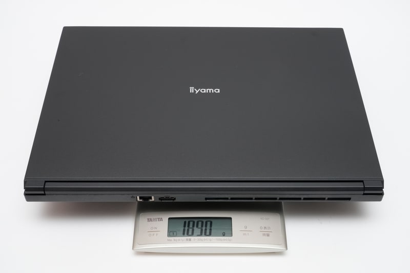 本体の実測重量は1,890g