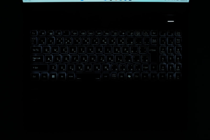 キーボードバックライトは白色LED