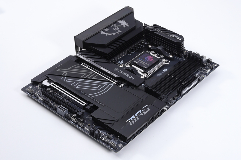 MSIのX870Eチップセットを搭載マザーボード「MPG X870E CARBON WIFI」