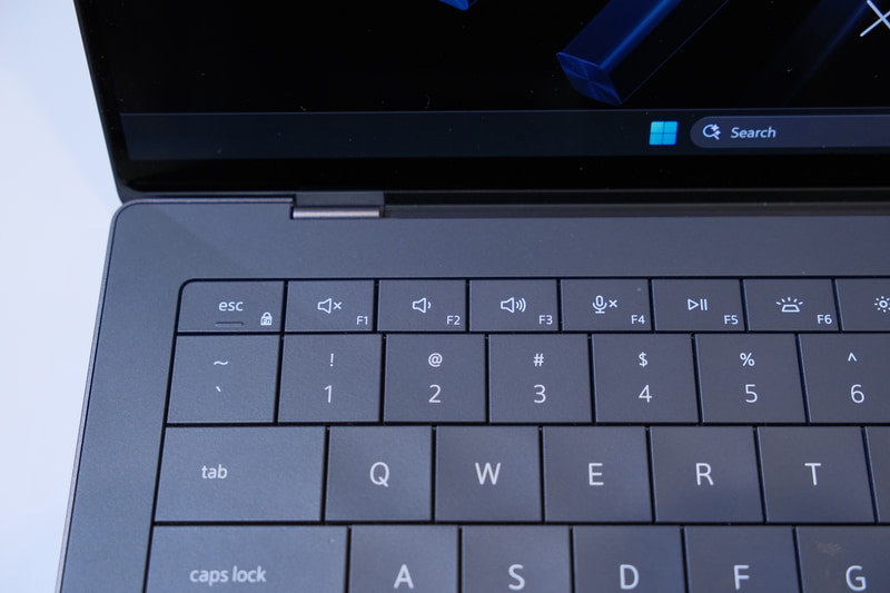 キーボードは物理ファンクションキーが復活