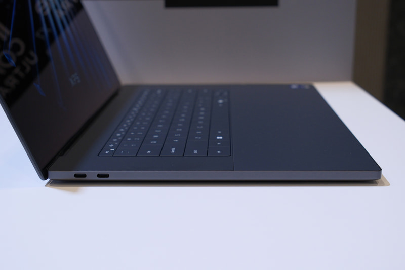 インターフェイスは14型と共通