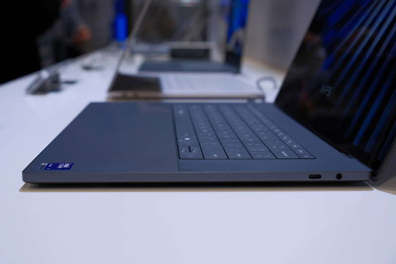 インターフェイスは14型と共通