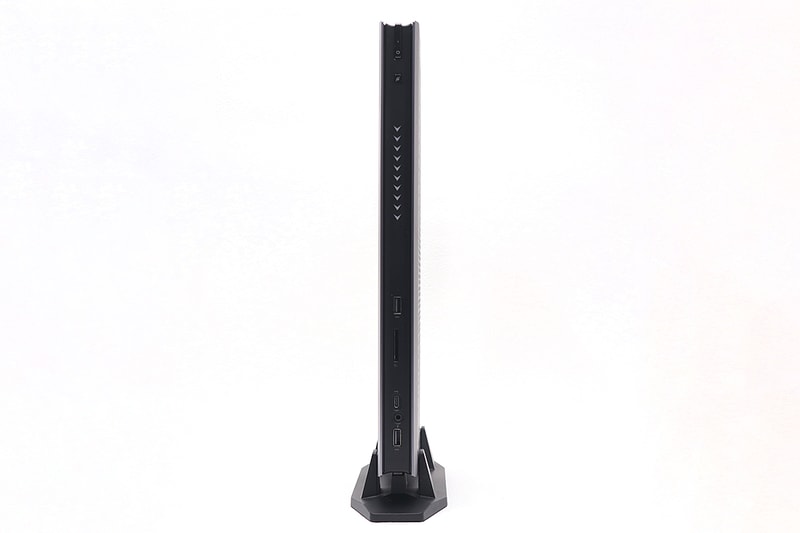 とにかく薄い筐体が特徴。これならどこにでも設置可能