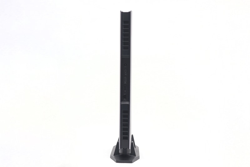 とにかく薄い筐体が特徴。これならどこにでも設置可能