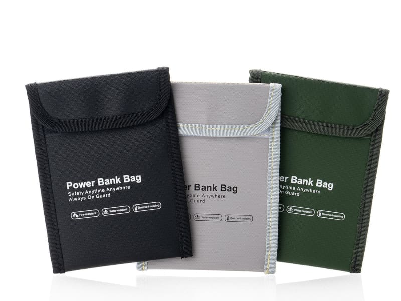 3色ラインナップ