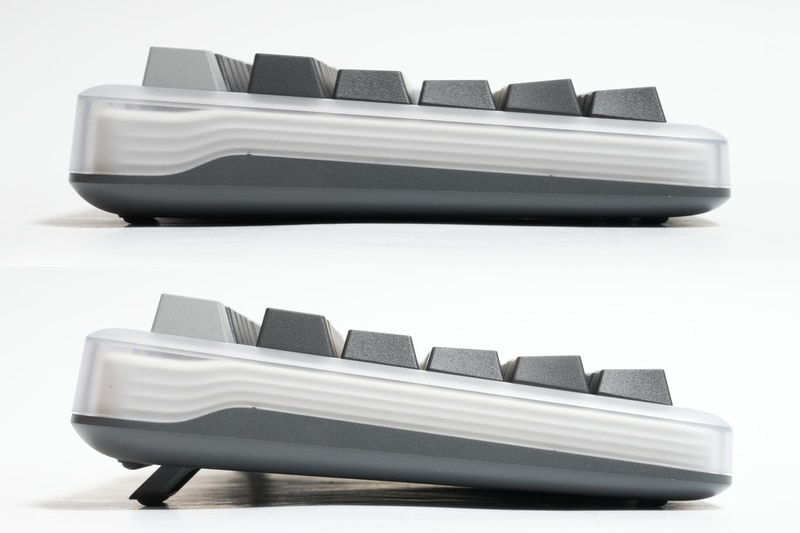 左側面。キーボード面の角度は通常時で実測3度、足展開時で実測8度