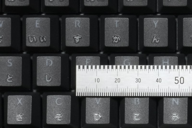 キーピッチは実測19mm前後