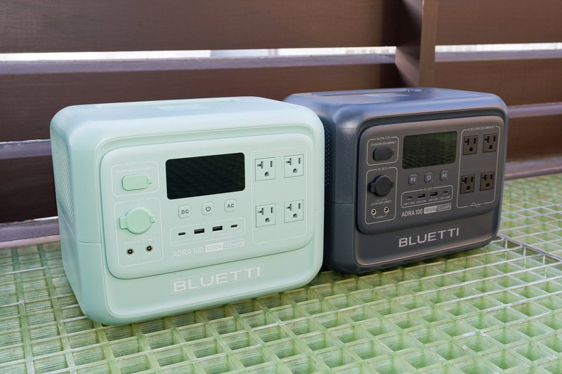 「AORA 100 V2」は差し替えて使えるよう2台構成に