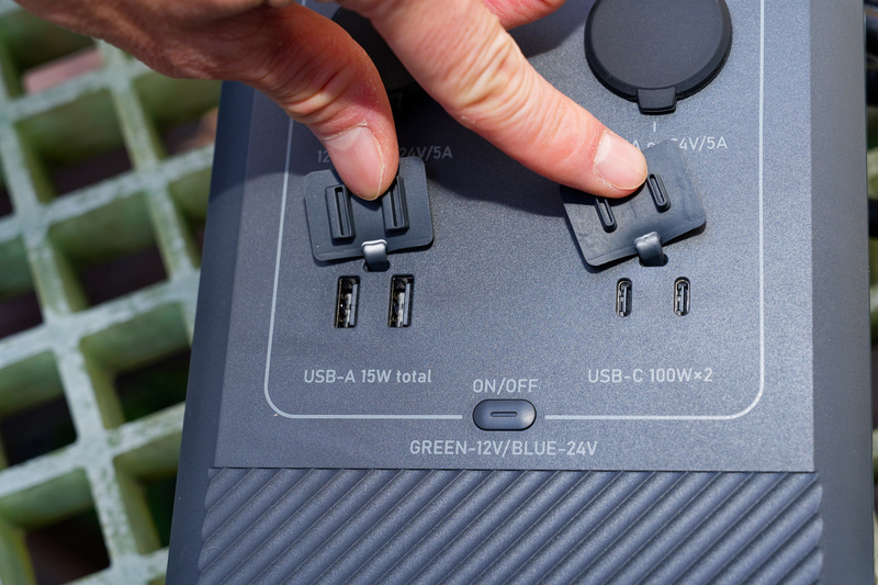 DC Hubにはシガーソケットのほか、15WのType-Aポートと、最大100WのType-Cポートが2基ずつ用意