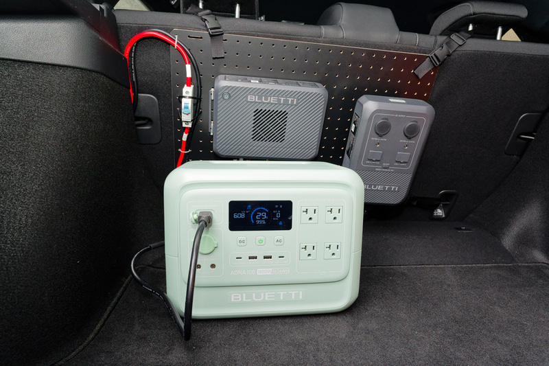 AORA 100 V2をつなぎ、エンジンをかけると600W以上で充電