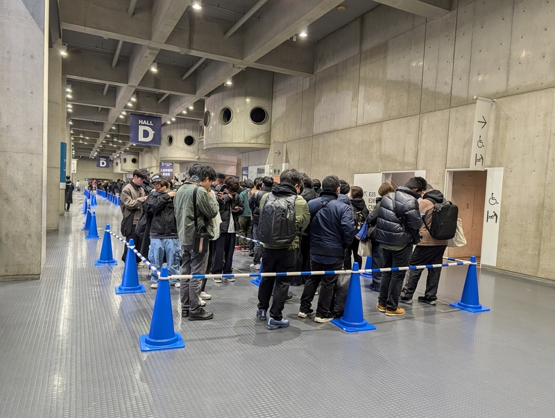 開場前の早朝から外には待機列ができており、入場を心待ちにしていた