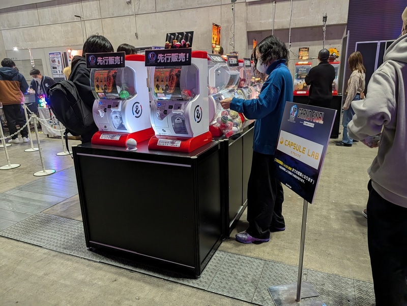 物販コーナーとは別に設置されていたカプコンのキャッシュレスガチャコーナー