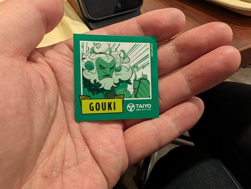 コラボステッカーは全部で25種類。そのうちノーマルは23種類、レアステッカーは2種類あり、何が入っているかは分からないようになっている