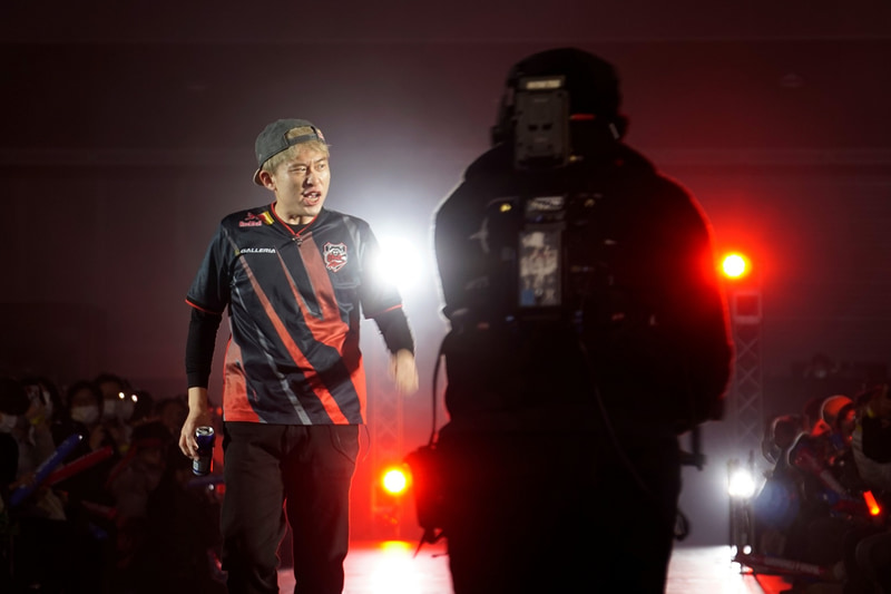 入場はCrazy Raccoonのボンちゃんからスタート