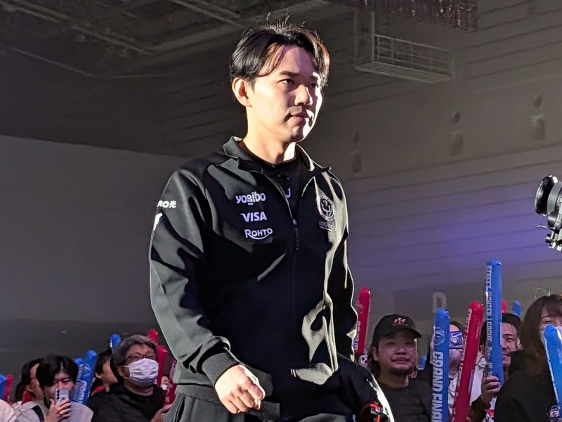 最後はリーダーのときどが緊張した面持ちで入場