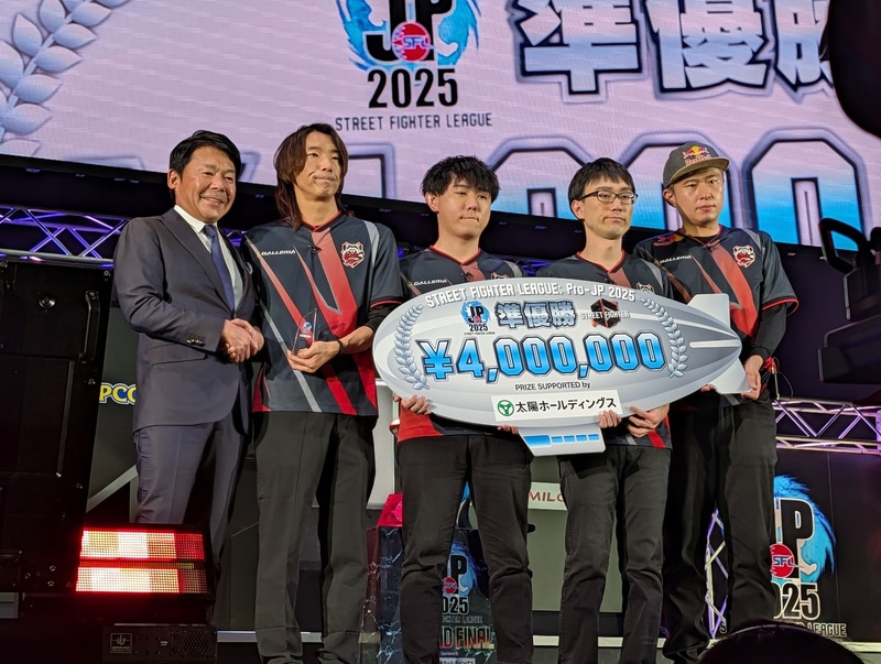 表彰式では2位のCrazy Raccoonに400万円の賞金パネルが授与された。どぐらの配信によると2位は「1番悔しい順位」と苦笑いを浮かべる