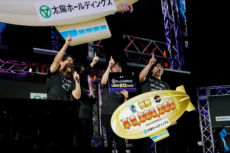 チームメンバー全員と会場が一体になって「チームREJECT！」の掛け声で表彰式を締めくくった