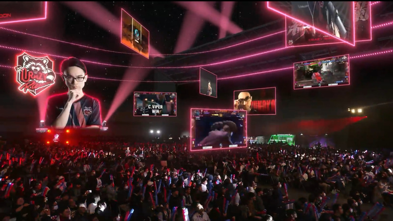 配信映像では、会場上部のスペースを活かした映像演出などが取り入れられている