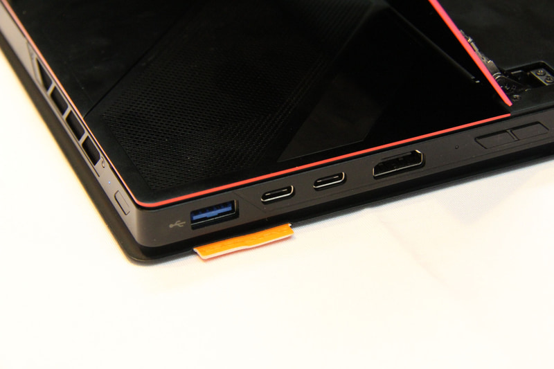 本体右側面のインターフェイス