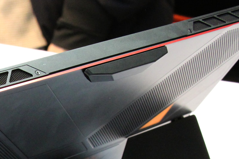 使用時以外は本体コネクタを専用カバーで保護する