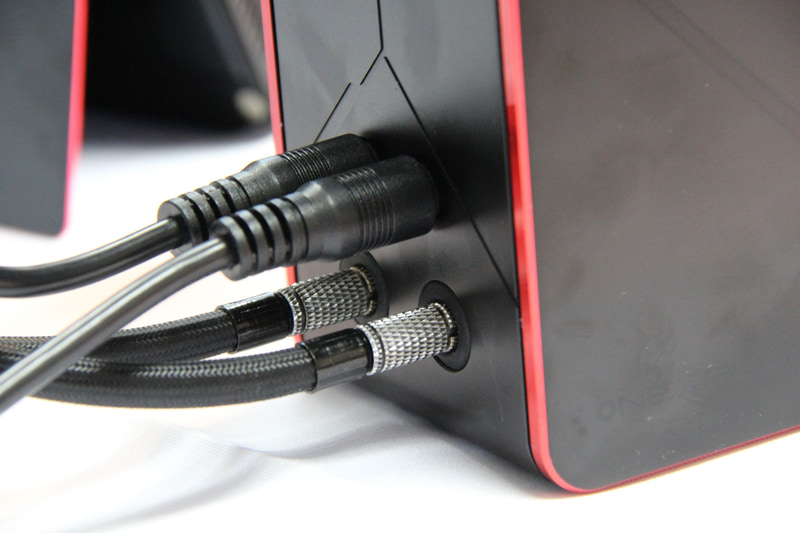 Frost Bay背面下部のコネクタ