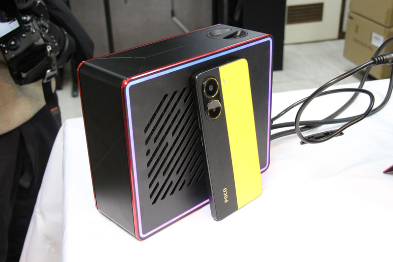 Frost Bayとサイズ比較用のPOCO X7 Pro