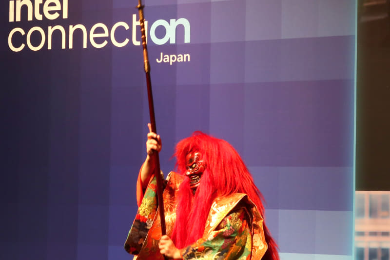 オープニングでのパフォーマンス