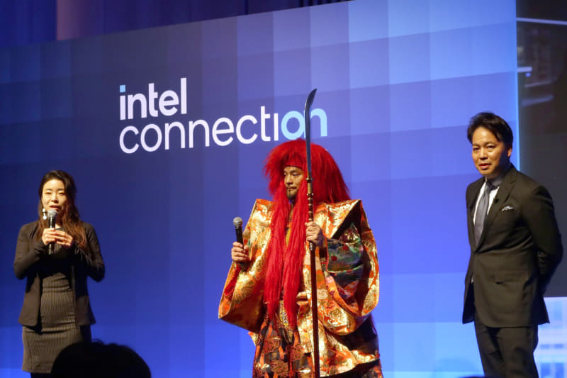 左から企画したCHAOSRU代表の内藤薫氏、演者の源光士郎氏、そしてインテル代表取締役社長の大野誠氏