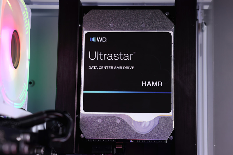 HAMR採用の40TB HDD