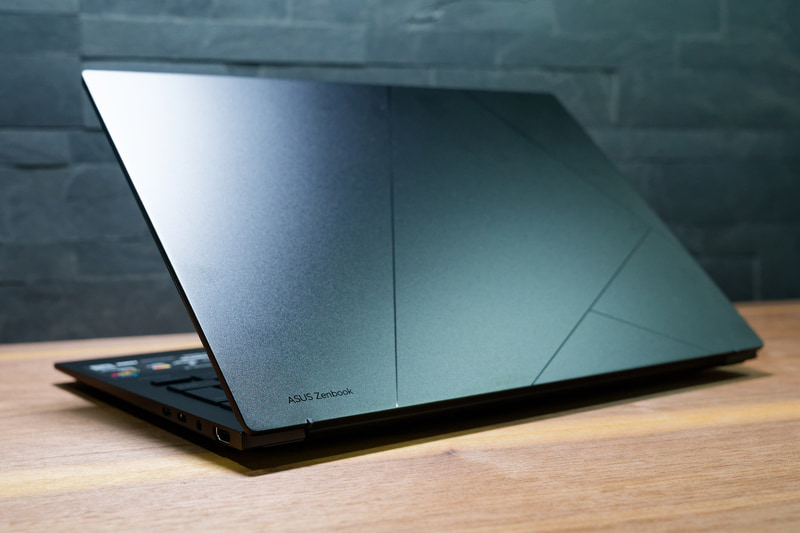 ボディカラーは「ジェードブラック」のみの展開