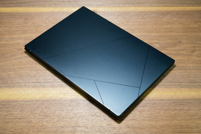 ボディカラーは「ジェードブラック」のみの展開