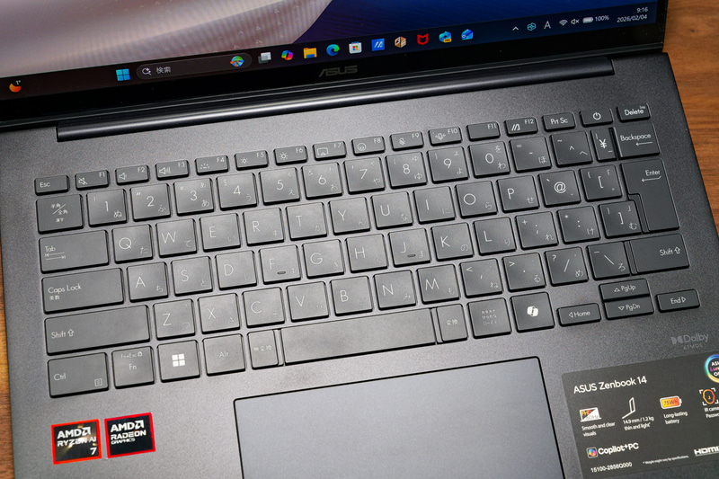 キーボードもタイプ音は目立たない