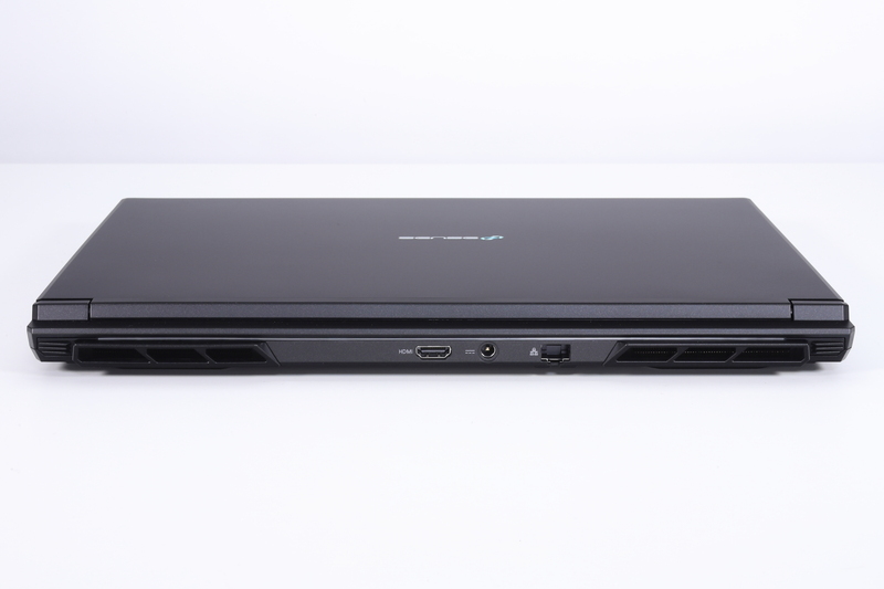 背面。HDMI、電源入力、有線LAN(2.5GbE)