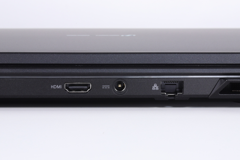 背面。HDMI、電源入力、有線LAN(2.5GbE)