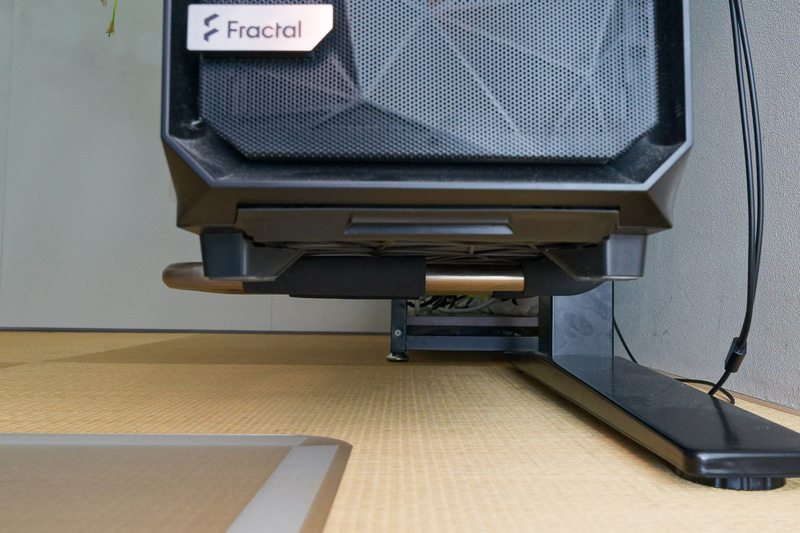 ダストフィルターで支える形になっているので、板を1枚かました方が良さげ