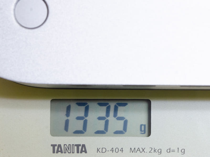 重量は実測で1,335g