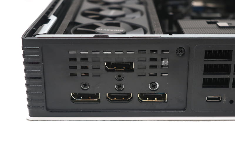 交換は内部の金属ブラケットを外すだけでなく、背面の化粧シールを剥がす必要がある