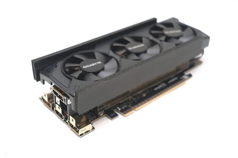 搭載モデルはGeForce RTX 5060 OC Low Profile 8Gがベースになっているようだ
