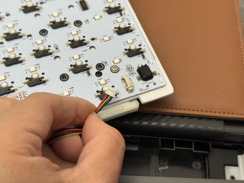 キーボードはUSB接続のようだ