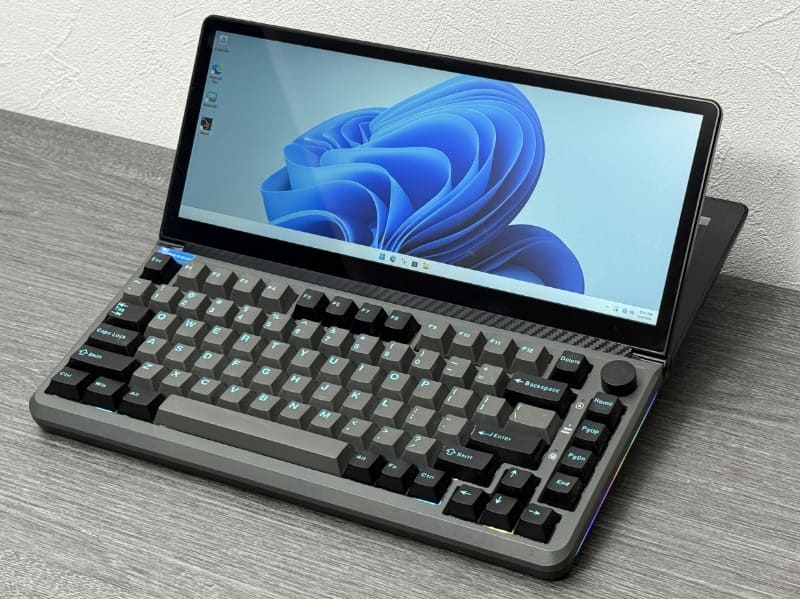 完成したワープロ風PC。そう、これ1台で完結している