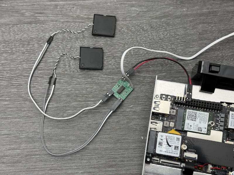 スピーカーのアンプ基板。電源はIOTAのピンヘッダから取得する