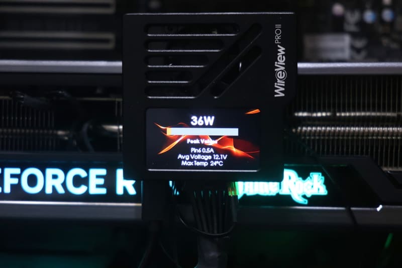 消費電力をメインとした表示。ピークのピンだけ表示する