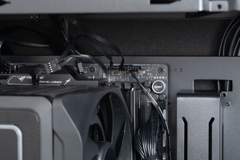 若杉氏は背面ファンのケーブルを「AIO_PUMP」コネクタ、ファン全体の制御用ケーブルを「CPU_OPT」コネクタに接続してしまった