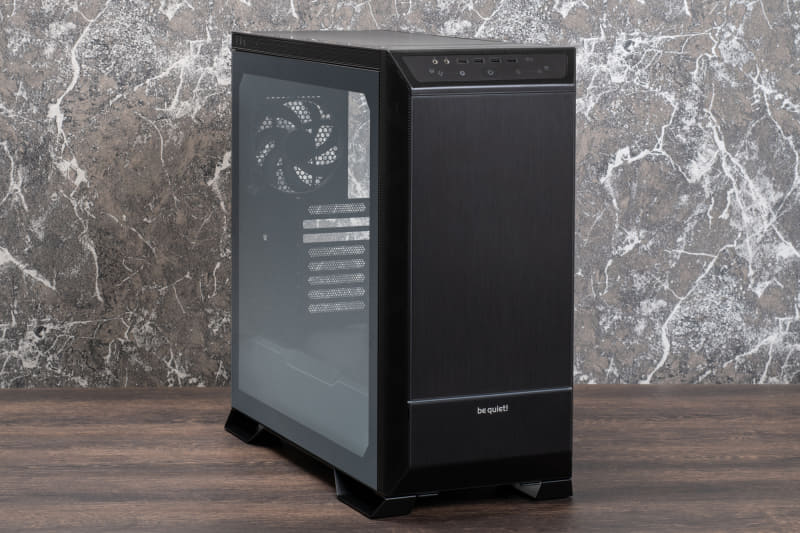 PCケースは「be quiet! DARK BASE PRO 901 Black」。高い拡張性を持つフルタワーケースだ