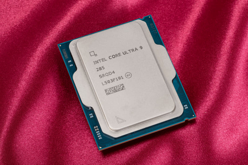 CPUはインテル Core Ultra 9 プロセッサー 285」。24コア24スレッドでPBPは65Wと扱いやすいのが特徴だ