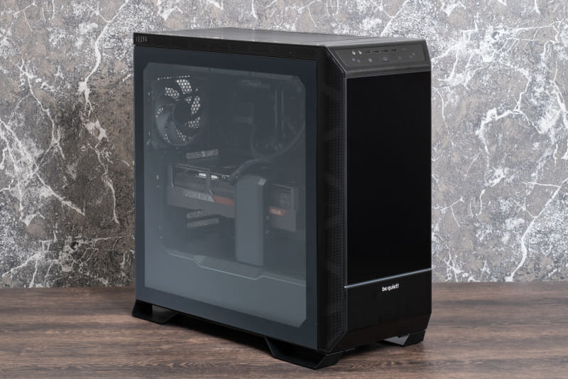 空冷のCPUクーラーよりも内部はスッキリとした印象に