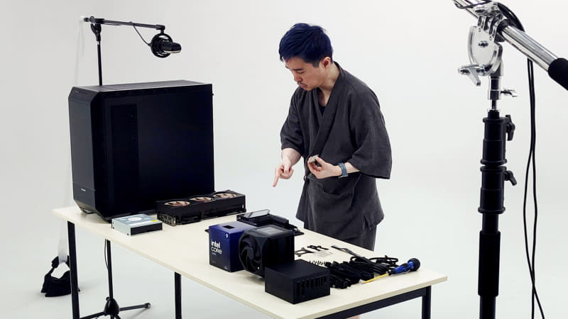 「THE FIRST TAKE CUSTOM PC」本番中の若杉編集長