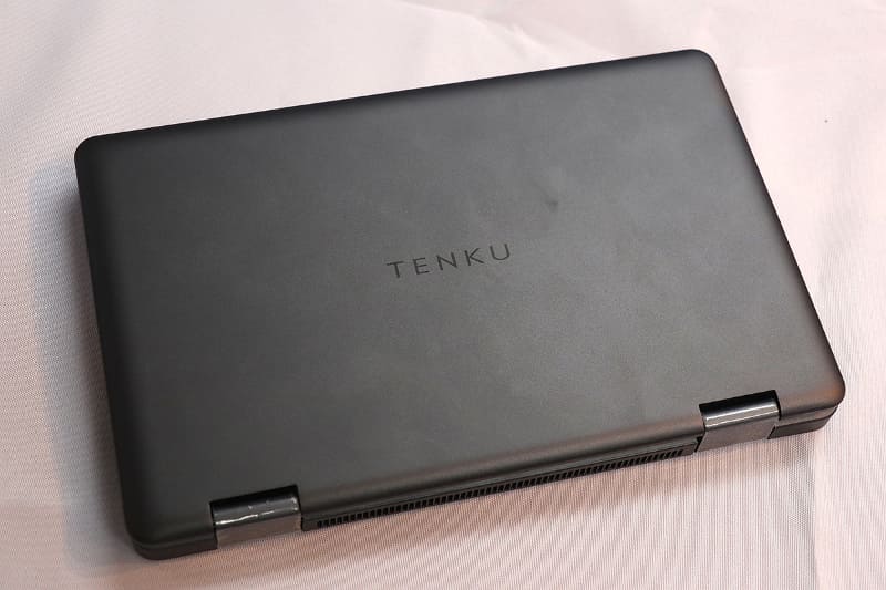 天板は金属製のようだ