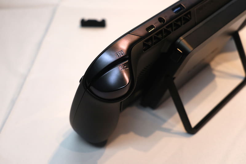 右ショルダーボタンとトリガー