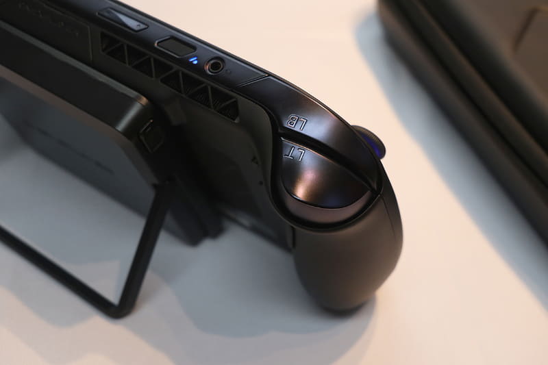 左ショルダーボタンとトリガー